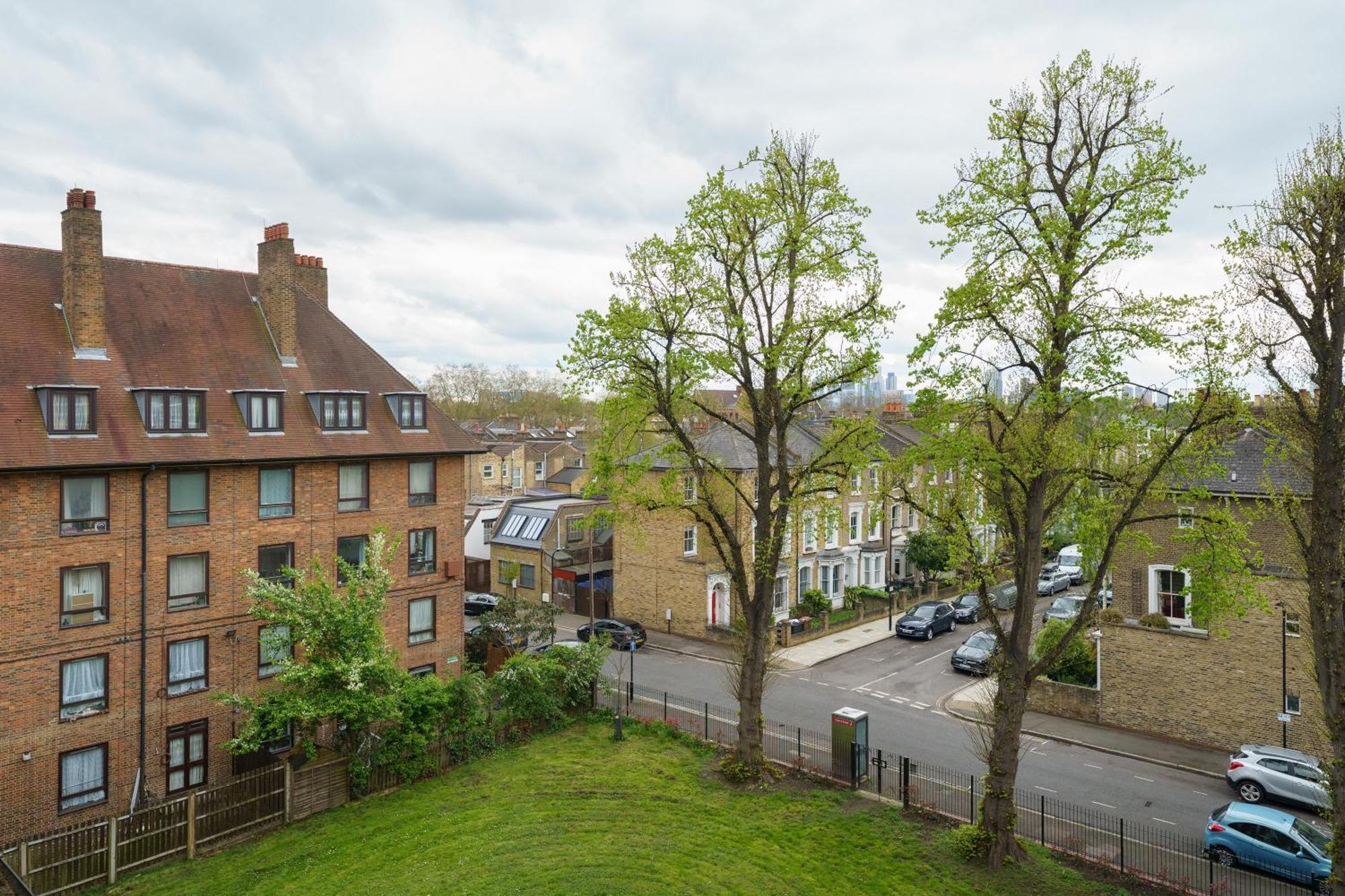 Lovely Apartment In Victoria Park Village Londres Exterior foto